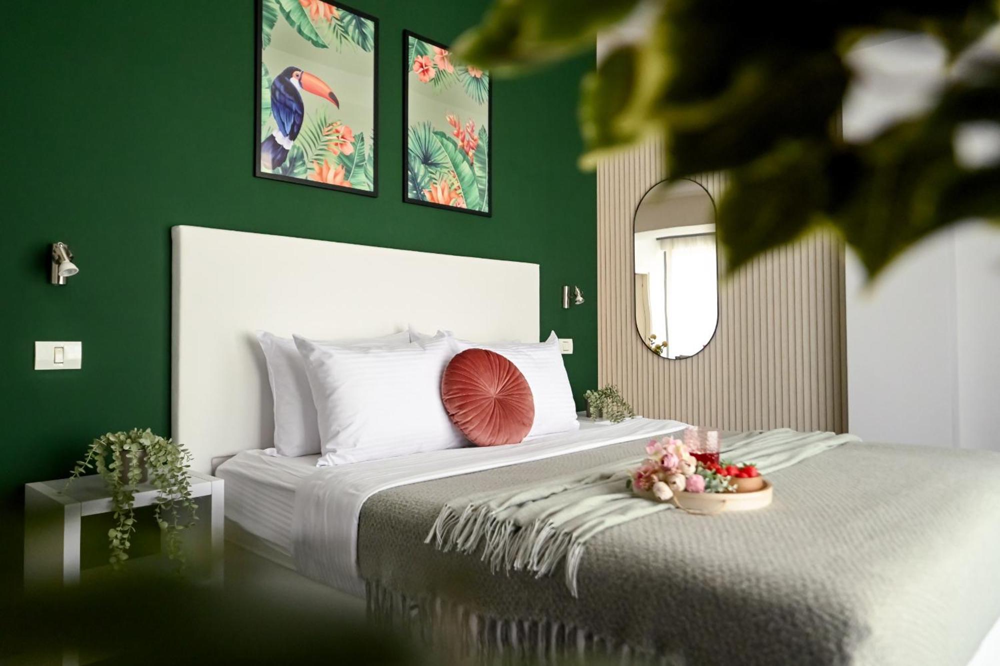 Urban Paradise - Modern Central Accommodation Bucarest Esterno foto