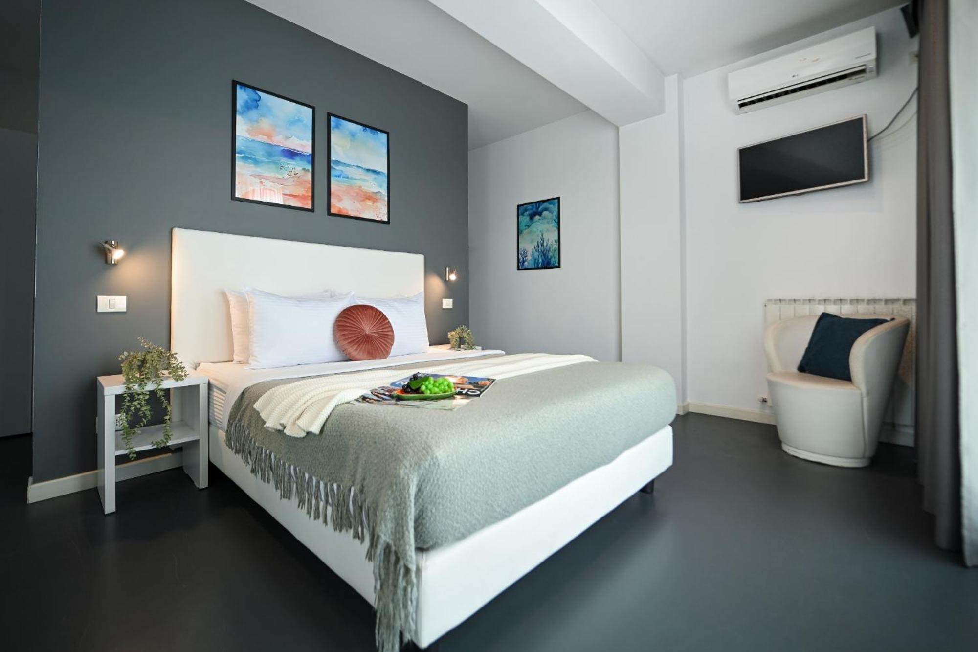 Urban Paradise - Modern Central Accommodation Bucarest Esterno foto