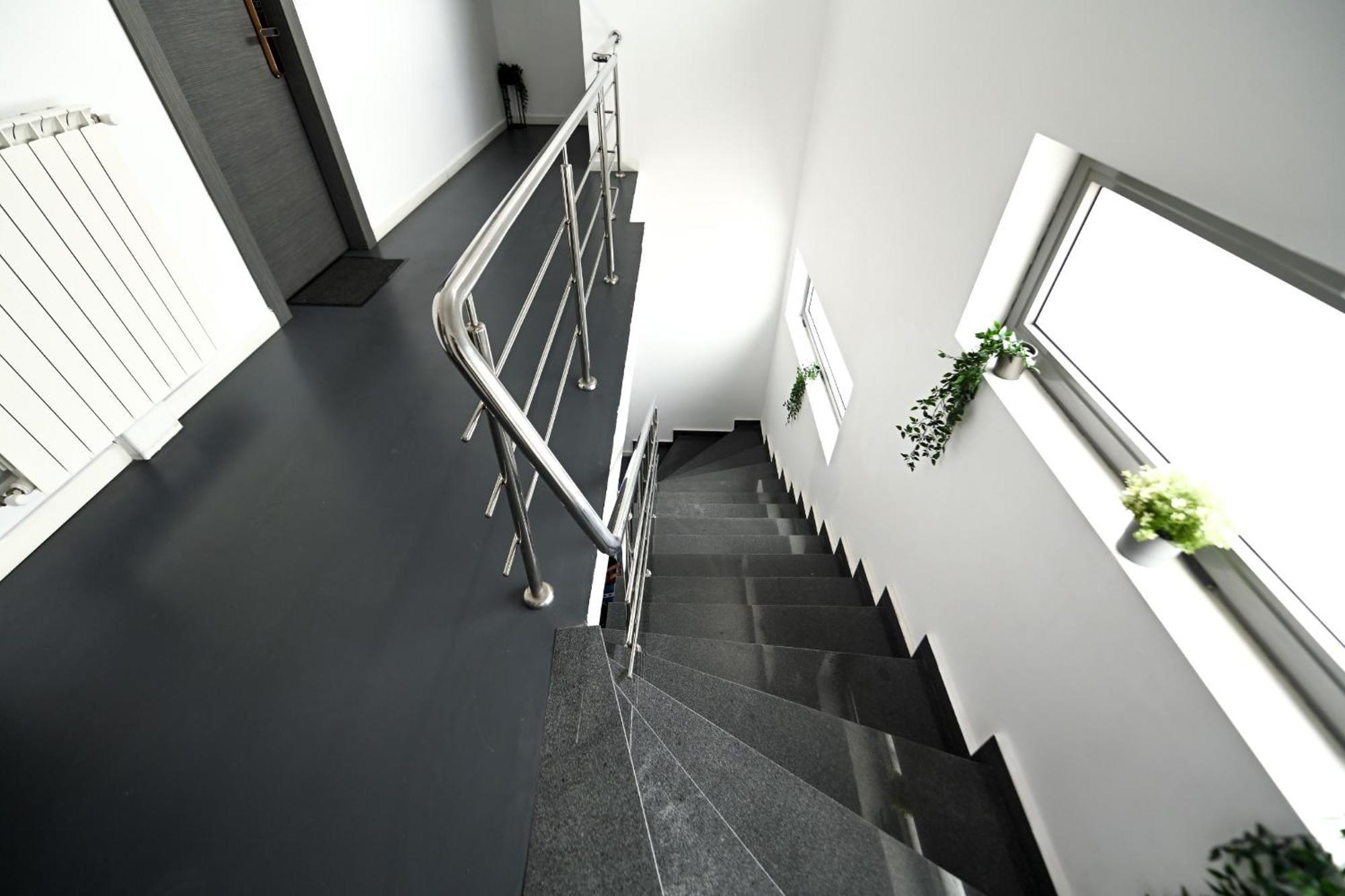 Urban Paradise - Modern Central Accommodation Bucarest Esterno foto