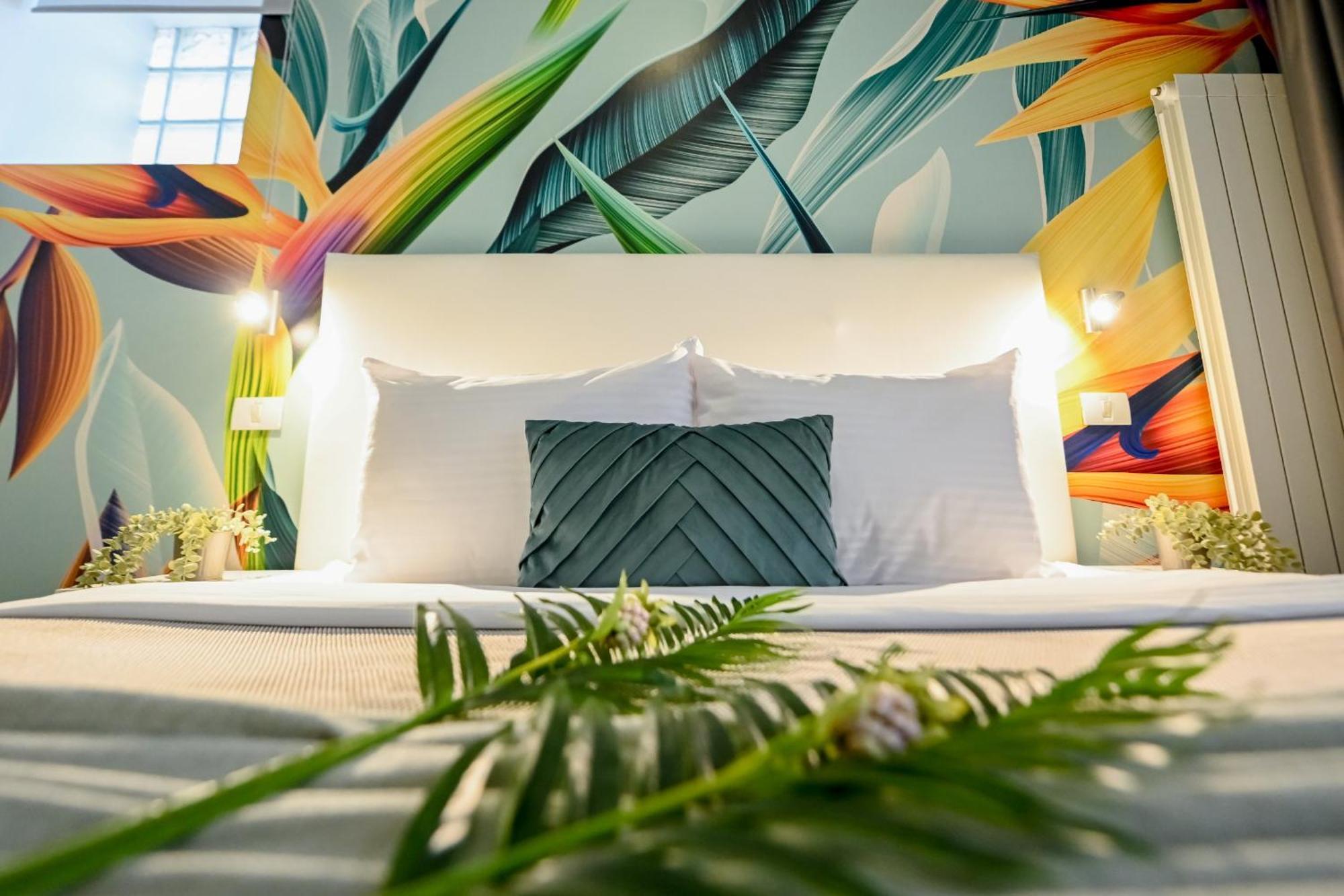 Urban Paradise - Modern Central Accommodation Bucarest Esterno foto